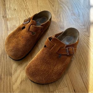 Birkenstock women’s boston clogs in mink suede / size 38